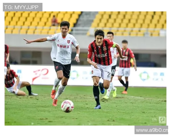 成都足球队的控球策略分析及其在比赛中的优势与不足 成都足球队的控球策略分析及其在比赛中的优势与不足